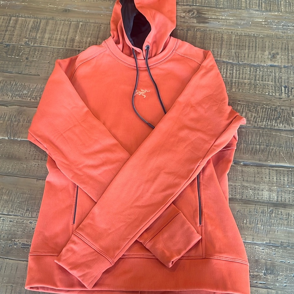 Arc’teryx orange hoodie with pockets. Size medium, new without tags.